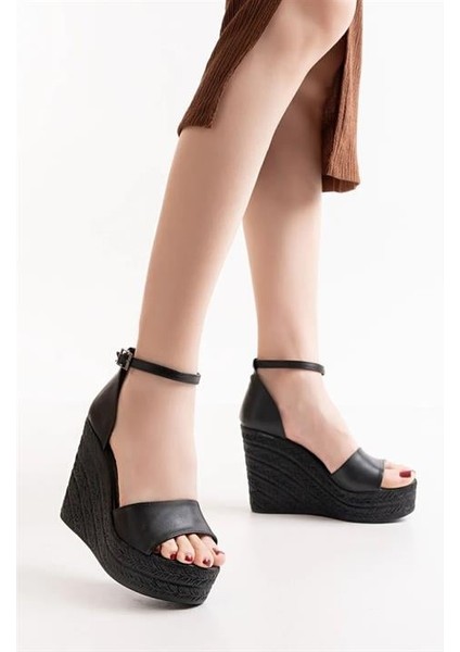 Kadın Siyah Tek Bant Yüksek Dolgu Taban Ayakkabı
