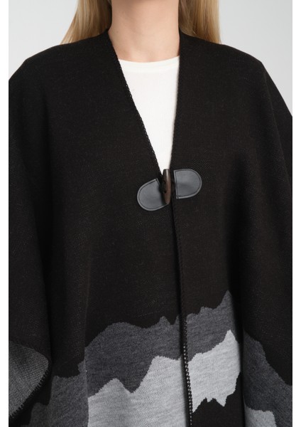 Dalga Desen Balıkçı Dikişli Desenli Dokuma Triko Panço, Deri ve Düğme Detaylı Püsküllü Kadın Dış Giyim Panço indirimleri