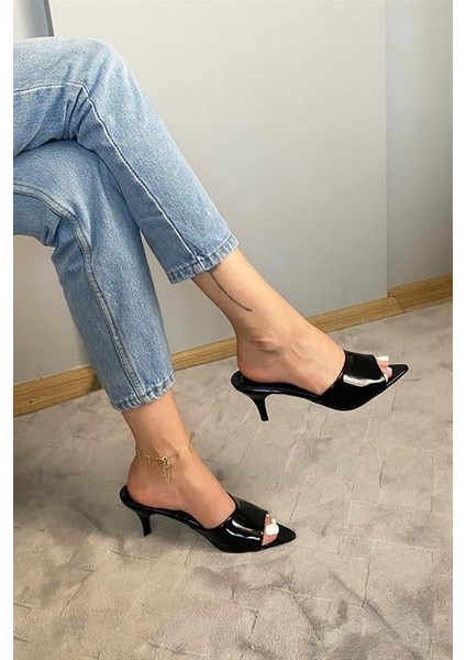 Kadın Siyah Rugan 7 cm Ince Topuklu Sivri Burun Terlik