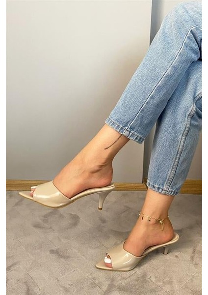 Kadın Bej Rugan 7 cm Ince Topuklu Sivri Burun Terlik fiyatları