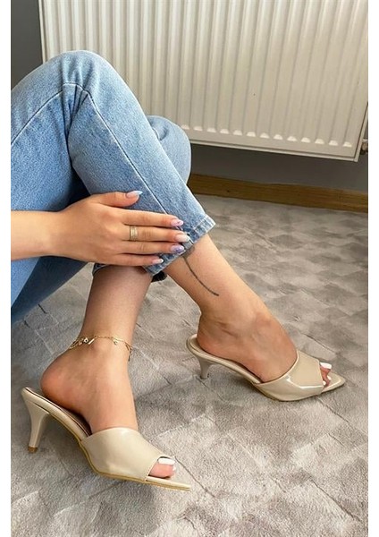 Kadın Bej Rugan 7 cm Ince Topuklu Sivri Burun Terlik fırsatları