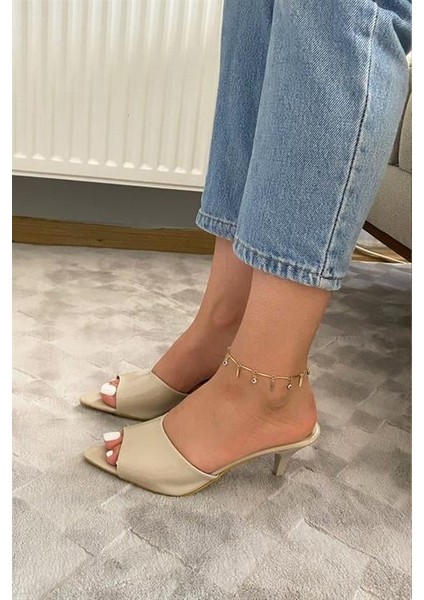 Kadın Bej Rugan 7 cm Ince Topuklu Sivri Burun Terlik indirimleri