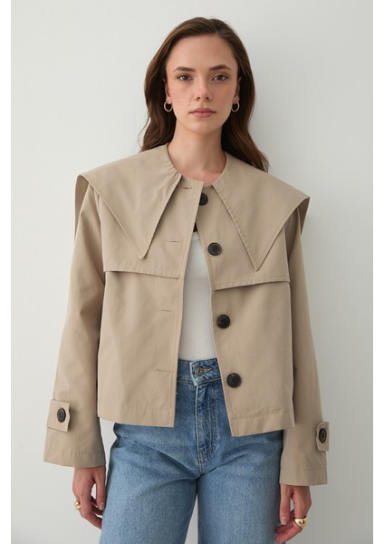 Bej Sakura Geniş Yaka Kısa Trençkot - 7530