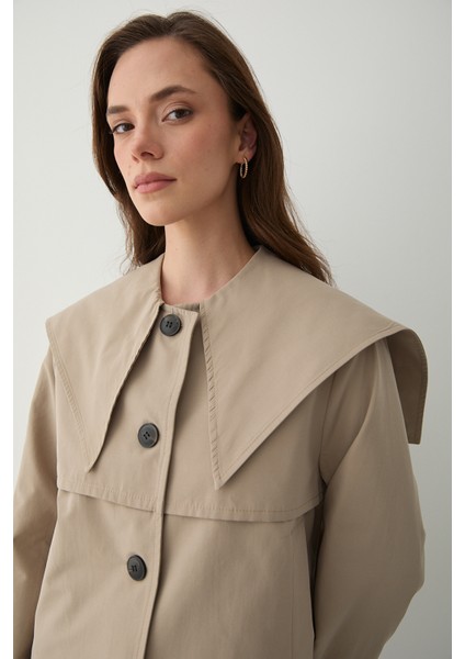 Bej Sakura Geniş Yaka Kısa Trençkot - 7530 indirimleri