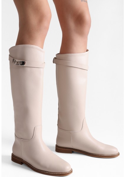 Kadın Suni Deri Tokalı Binici Çizme – Neolit Topuk, Günlük Kullanıma Uygun Şık ve Konforlu Model