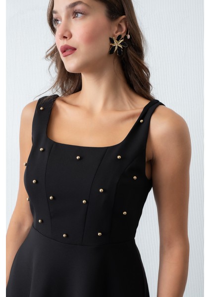 Kadın Siyah Kare Yaka Incili Midi Elbise fırsatları