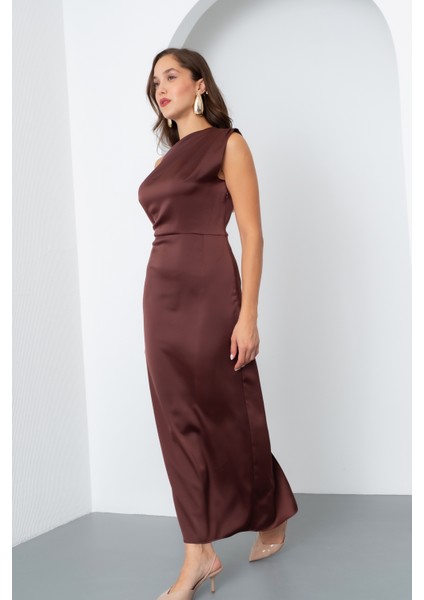 Kadın Kahverengi Degaje Yaka Yırtmaçlı Saten Midi Elbise fiyatları