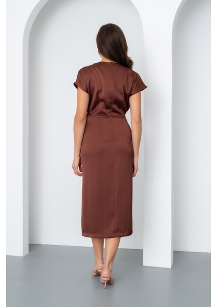 Kadın Kahverengi Yırtmaçlı Midi Saten Elbise indirimleri