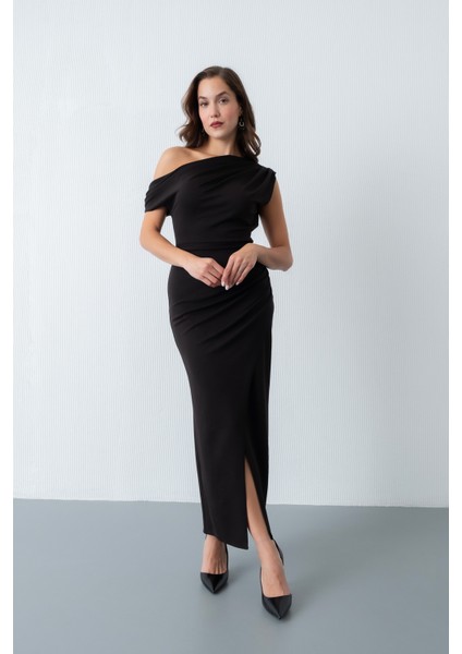 Kadın Siyah Omuz Dekolteli Midi Davet Elbisesi modelleri