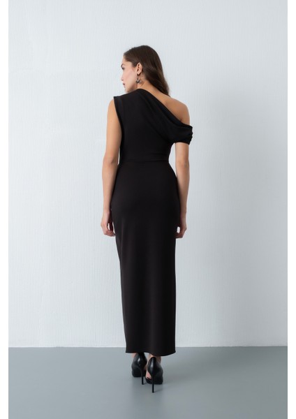 Kadın Siyah Omuz Dekolteli Midi Davet Elbisesi indirimleri