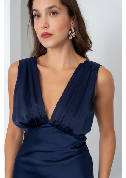 Kadın Lacivert V Yaka Saten Davet Elbisesi fırsatları