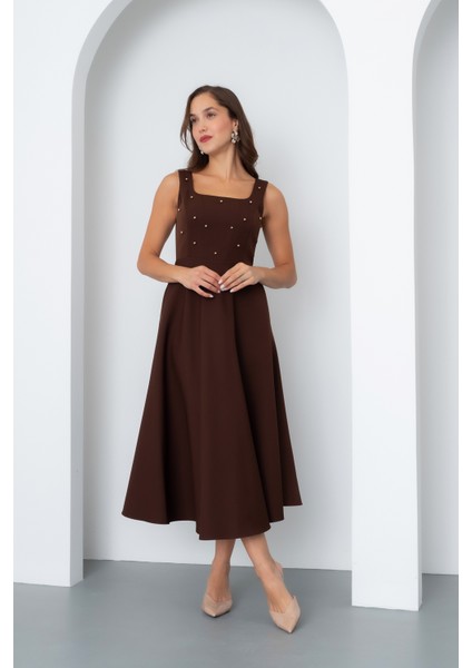 Kadın Kahverengi Kare Yaka Incili Midi Elbise