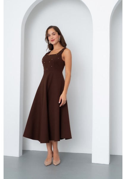 Kadın Kahverengi Kare Yaka Incili Midi Elbise fiyatları