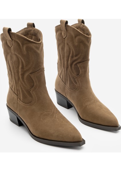 Kadın Sivri Burun Nakışlı Western Bot Nilva indirimleri