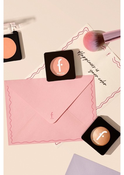 Pembe Ton Pudra Allık – Yüksek Pigmentli, Uzun Süre Kalıcı ve Canlı Görünüm Veren Profesyonel Makyaj Ürünü