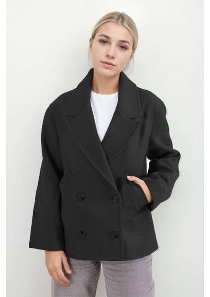 Düğmeli Kısa Kaşe Kaban fırsatları