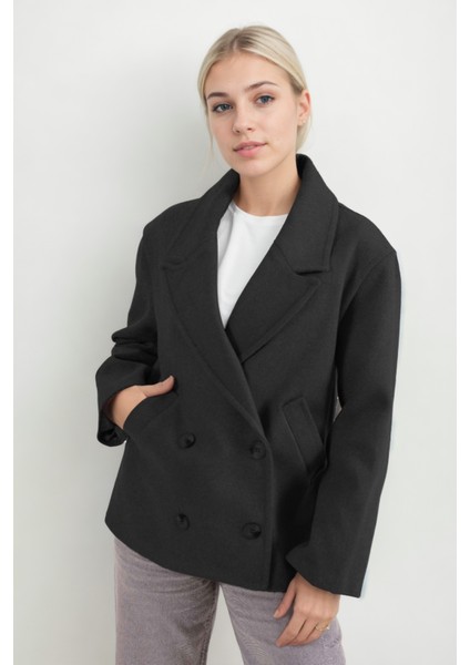 Düğmeli Kısa Kaşe Kaban