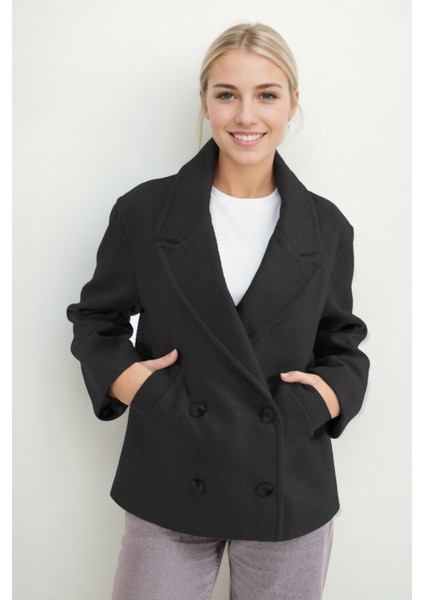 Düğmeli Kısa Kaşe Kaban