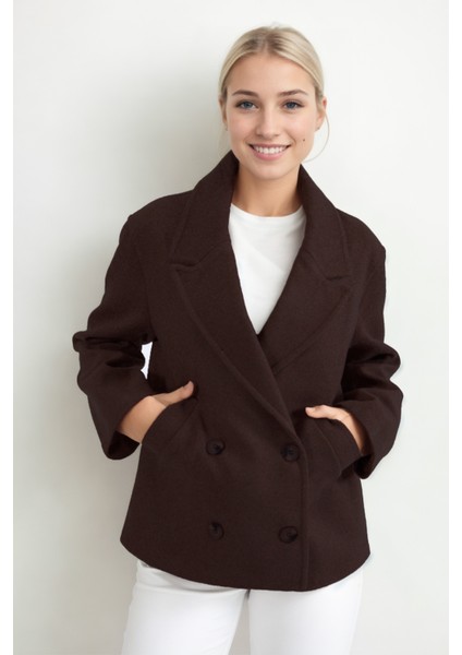 Düğmeli Kısa Kaşe Kaban