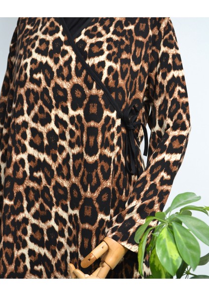 Leopar Desenli Kruvaze Namaz Elbisesi – %100 Viskon, Yandan Bağlamalı 36-46 Beden modelleri