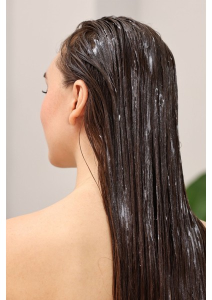 Shea Yağı Özlü Besleyici Saç Maskesi 250 ml – Evde Profesyonel Bakım ile Canlı, Parlak ve Yumuşak Saçlar