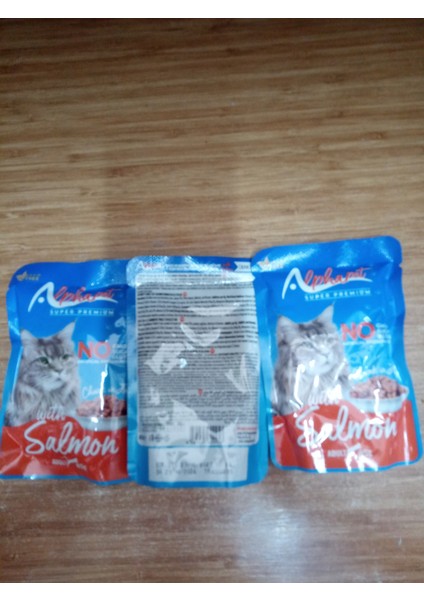 Kedi Yaş Mama Jöle İçerisinde Somon Balıklı 85 Gram 10 Adet