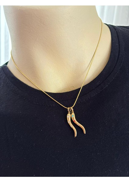 Çelik Biber Ikili Figürlü Kolye