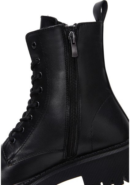 Kadın Siyah Fermuarlı Deri Postal Bot 25WFD510218