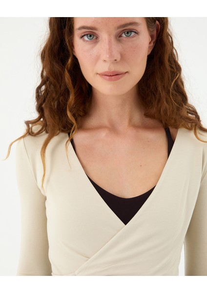 Kadın Krem Anvelop Wrap Crop -EcoVero Viskoz, Belden Bağlamalı, Vücuda Oturan, Kruvaze Tasarım, Kısa Crop Boy, Yoga, Pilates, Spor ve Günlük Aktiviteler İçin Rahat Bluz indirimleri