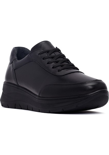 Kadın Siyah Bağcıklı Kalın Tabanlı Deri Sneaker 25AFD501518