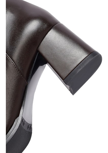 Kadın Kahverengi Fermuarlı Kalın Topuklu Deri Bot 25WFD132618