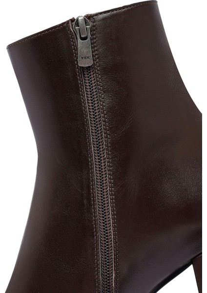 Kadın Kahverengi Fermuarlı Kalın Topuklu Deri Bot 25WFD132618