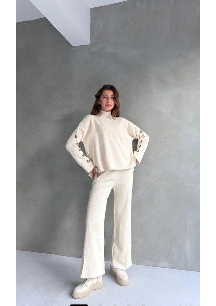 Kol Düğme Detaylı Paçası Yırtmaçlı Triko Alt Üst Takım