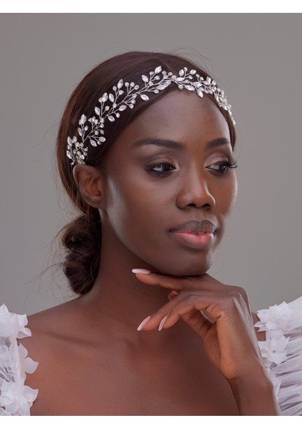 Gümüş Yaprak ve Kristal Detaylı Gelin Aksesuarı – Zarif ve Işıltılı Tasarım