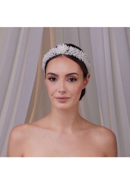 Inci Detaylı Kristal Taşlı Beyaz Gelin Taç ve Saç Aksesuarı – Işıltılı Zarif Tasarım