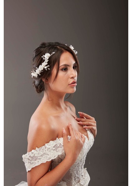 Çiçek ve Kristal Detaylı Gelin Saç Aksesuarı – Zarif ve Romantik El Yapımı Tasarım