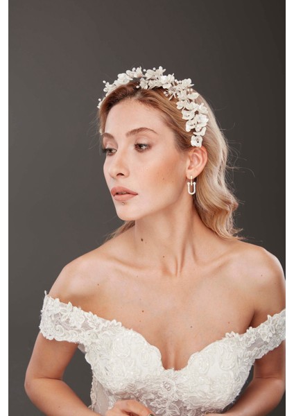 Çiçek ve Inci Detaylı Gelin Tacı – Romantik ve Zarif Saç Aksesuarı