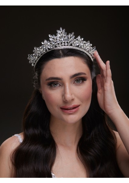 Kristal Yaprak Desenli Gelin Tacı – Zarif ve Işıltılı Tasarım modelleri
