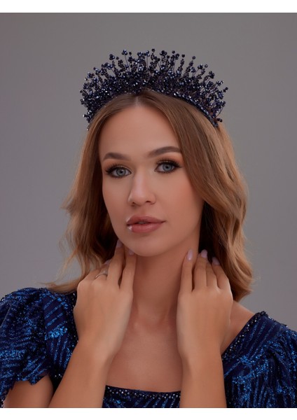 Kristal Taş Detaylı Işıltılı Gelin Tacı – Zarif ve Gösterişli Tasarım