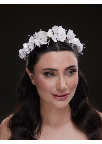 Büyük Beyaz Çiçek ve Incili Gelin Taç Aksesuarı