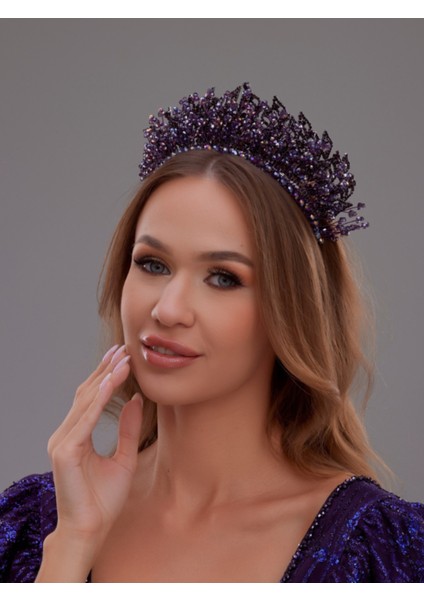 Kristal Taşlı Gelin Tacı – Işıltılı ve Zarif Tasarım