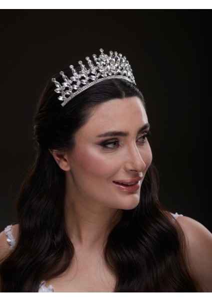 Kristal Taşlı Gelin Tacı – Gösterişli ve Zarif Prenses Model