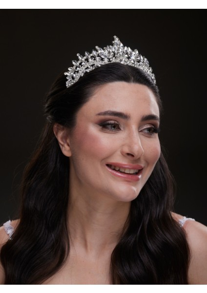 Kristal Taşlı Gelin Tacı – Işıltılı ve Gösterişli Prenses Model fiyatları