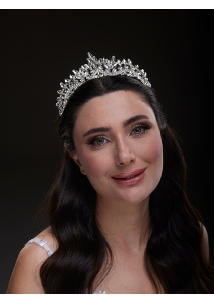 Kristal Taşlı Gelin Tacı – Işıltılı ve Gösterişli Prenses Model modelleri
