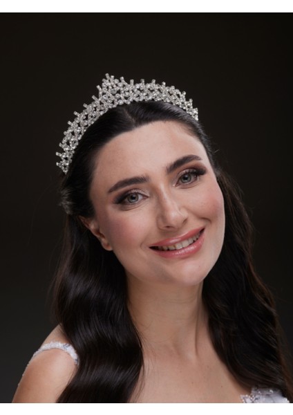 Ince Işlemeli Kristal Gelin Tacı – Zarif ve Işıltılı Tasarım fiyatları
