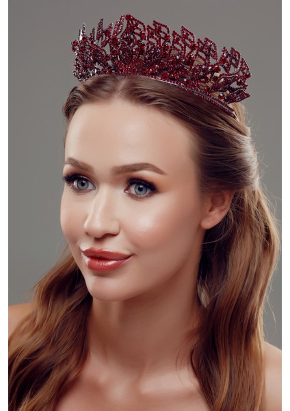 Taş Işlemeli Kristal Gelin Tacı – Zarif ve Gösterişli Tasarım