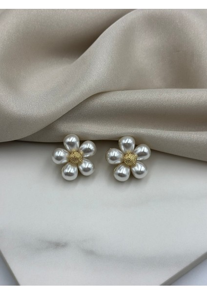 Gold Detaylı Inci Taşlı Papatya Model Küpe