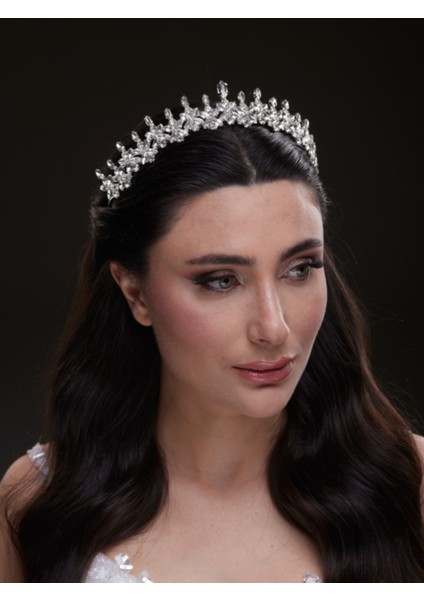 Ince Kristal Taşlı Gelin Tacı – Zarif ve Modern Tasarım fiyatları