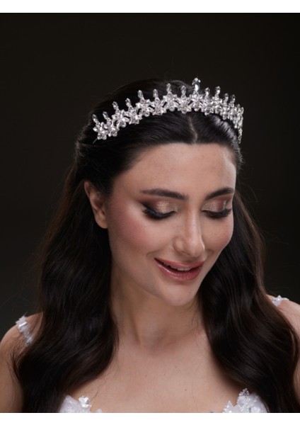 Ince Kristal Taşlı Gelin Tacı – Zarif ve Modern Tasarım modelleri