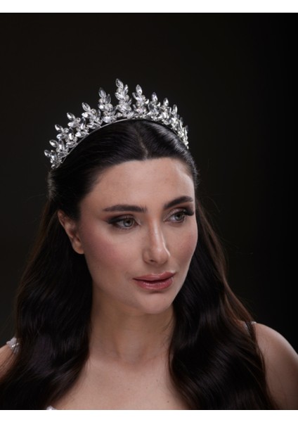 Yaprak Formlu Kristal Gelin Tacı – Işıltılı ve Zarif Tasarım fiyatları